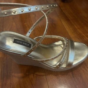 nine west gold wedges